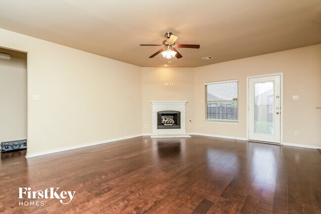 Foto del edificio - 1016 Hidden Creek Dr