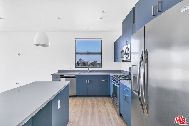 Foto del edificio - 747 Lillian Way