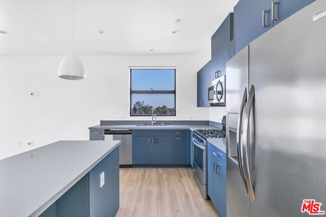 Building Photo - 747 Lillian Way