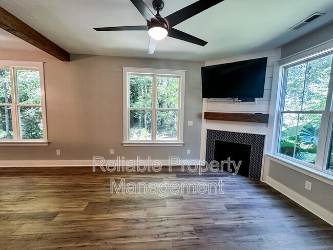 Building Photo - 104 Edgewater Dr