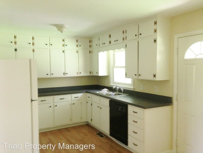 Building Photo - 3 br, 1.5 bath House - 1414 Corregidor St