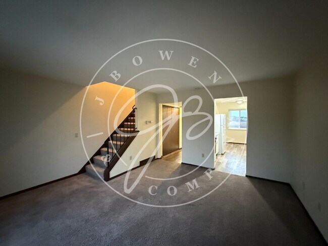 Foto del edificio - 7373 Ayers Rd