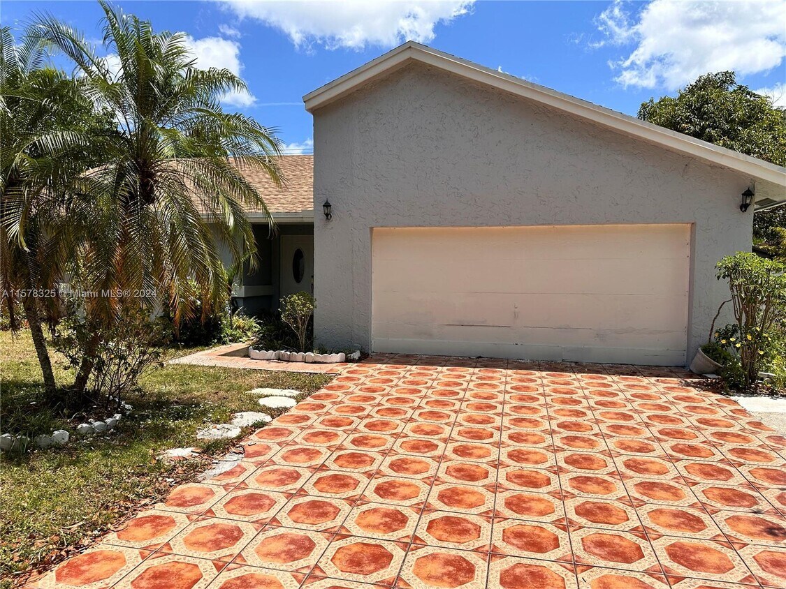 7310 NW 44th Ct, Lauderhill, FL 33319 House Rental in Lauderhill, FL