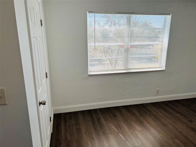 Foto del edificio - 1301 N 12th Ct