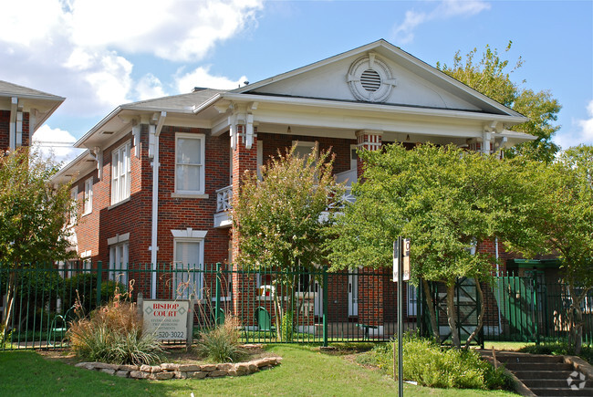 Foto del edificio - Bishop Court Apts