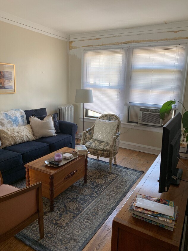 Foto principal - 937 W Oakdale Ave