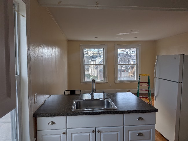 Building Photo - 148 Main St