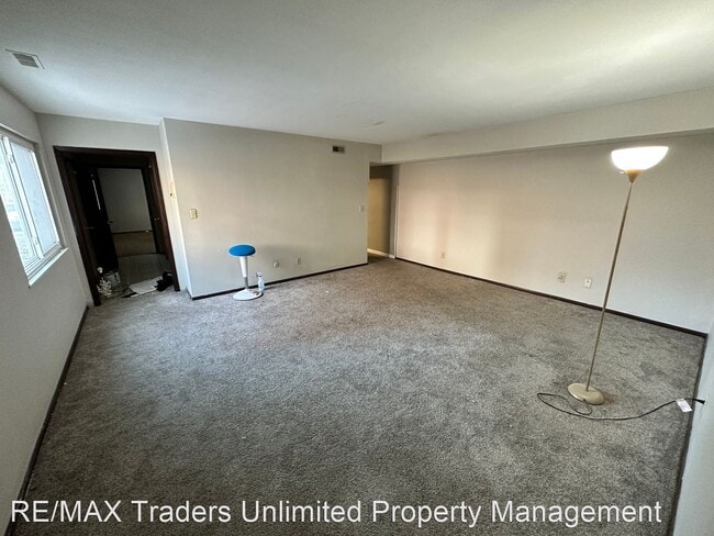 Building Photo - 3 br, 2.5 bath House - 1002 W McBean