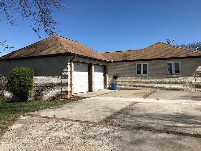 Building Photo - 4 br, 3 bath House - 33 Clark Ave