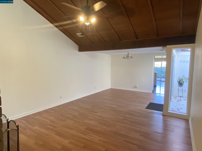 Building Photo - 506 Tampico