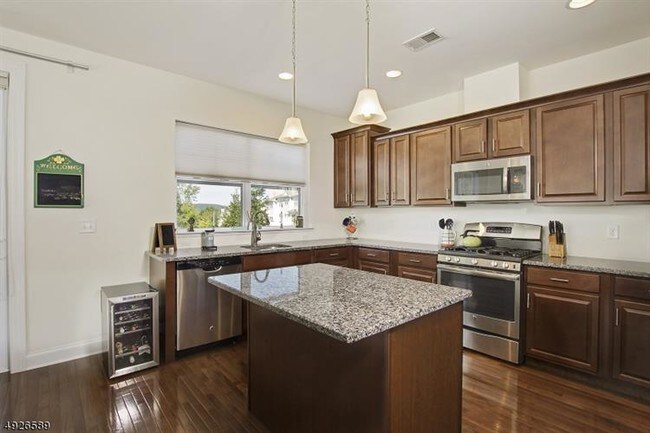 Foto del edificio - 36 Wild Iris Ln