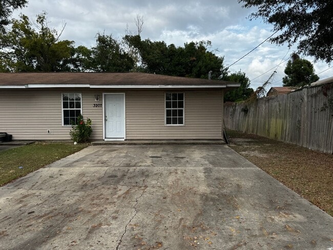 Foto del edificio - 2 Bed 1 bath