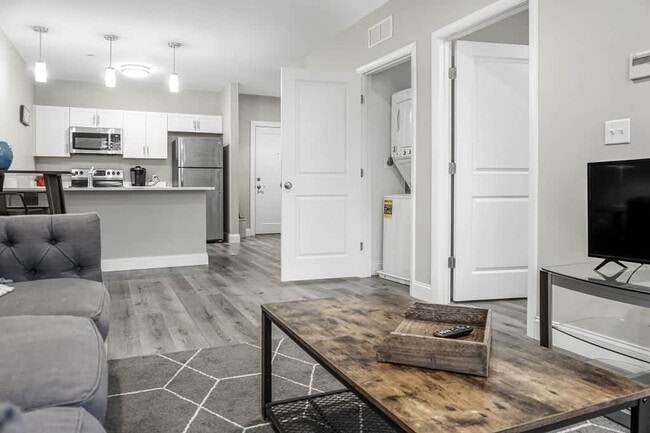 Building Photo - 140 Pearl St