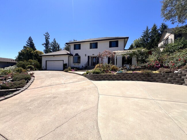 Foto del edificio - 912 Yosemite Ln