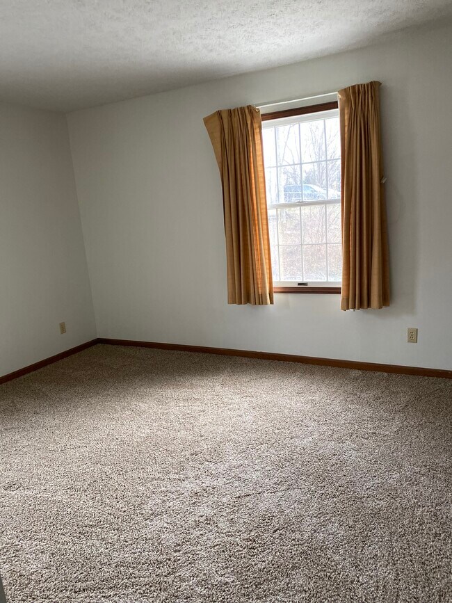 bedroom #1 - 905 S Park St