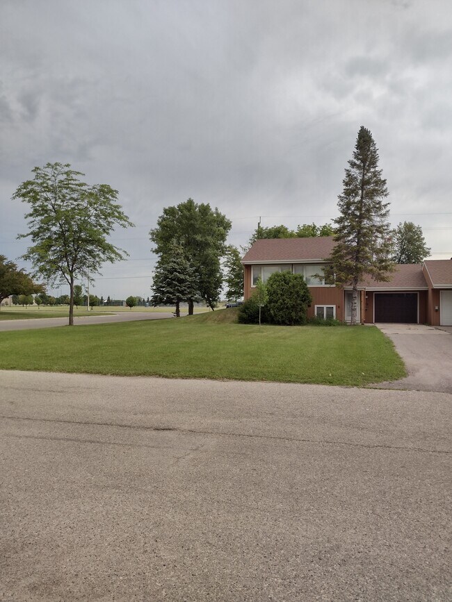 Building Photo - 1718 Widman Ln E