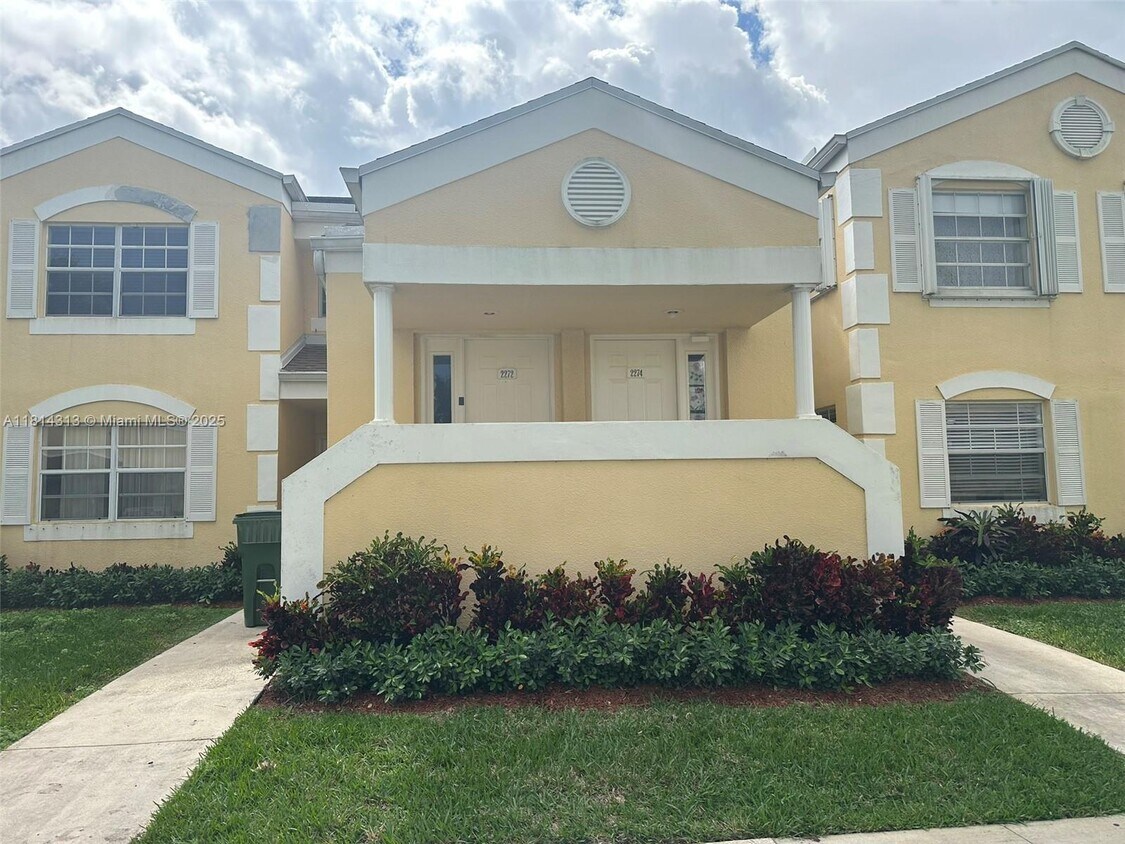 Foto principal - 2274 SE 27th Dr