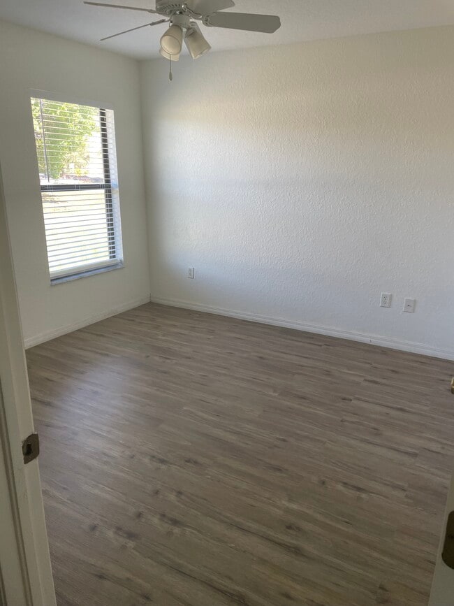 Foto del edificio - 1055 Bismarck Rd