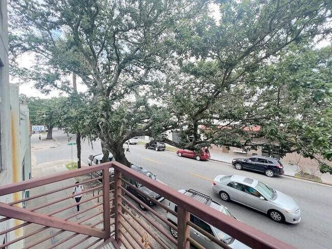 Foto del edificio - 2 Bed | 1.5 Bath | Starland