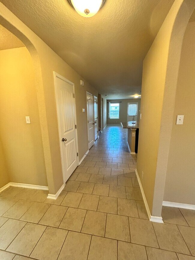 Building Photo - VALLEY RANCH/ Move In ready 5bed 3.5 bath ...