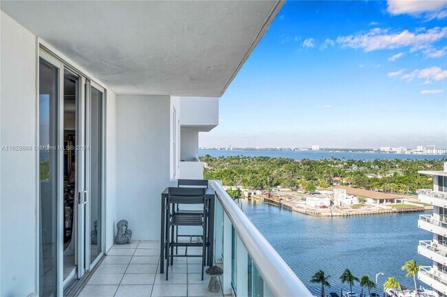 Building Photo - 5001 Collins Ave