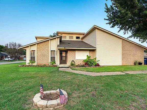 Foto principal - 107 S Abbey Ln