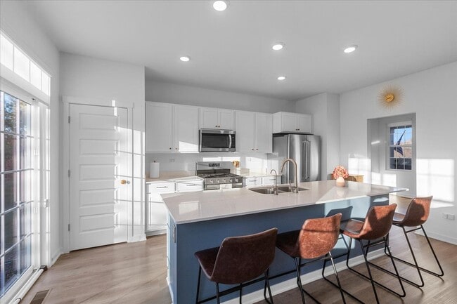 Foto del edificio - 271 Charlestowne Lake Dr