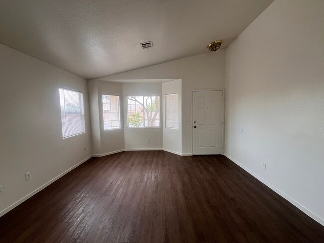 Building Photo - 502 Oak Island Dr