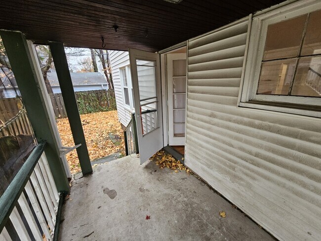 Foto del edificio - 3341 Hyde Park Ave