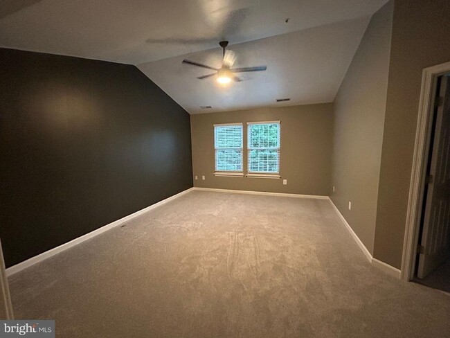 Building Photo - 8761 Stonehouse Dr