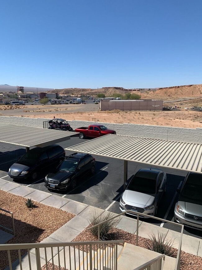 Building Photo - Beautiful upper level larger 2 bedroom, 2 ...
