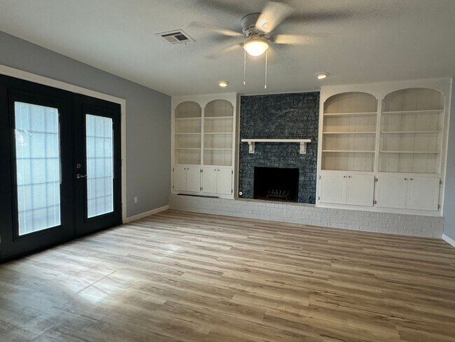 Foto del edificio - 2317 NW 75th- AVAILABLE NOW!