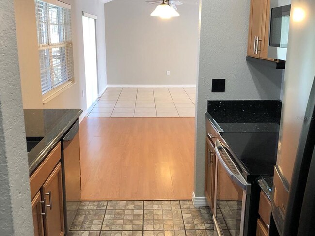 Building Photo - 3831 Country Bend E