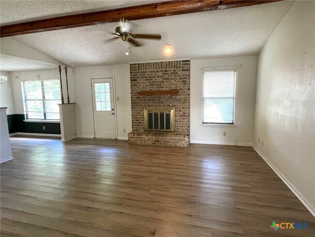 Foto del edificio - 3308 Sungate Dr