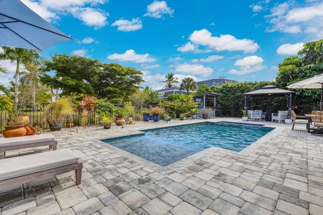 Foto del edificio - ** KINGS LAKE ** 3 BED + DEN / 2 BATH - POOL HOME - GREAT LOCATION! - ANNUAL RENTAL