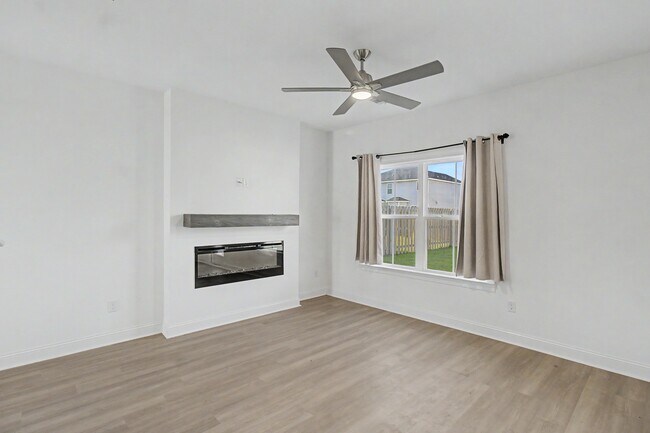 Building Photo - 248 Buckingham Dr