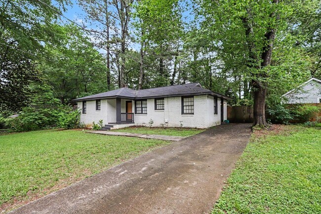 Building Photo - 3743 Poplar Dr