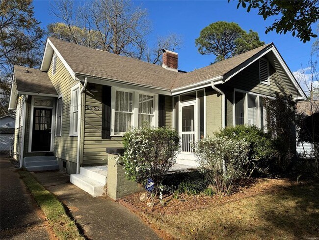 Foto del edificio - 2237 Winona Ave