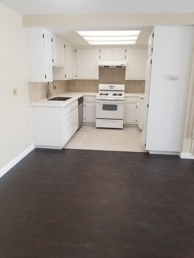 Foto del edificio - 901 Golden Springs Dr