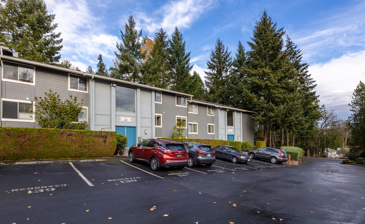 Primary Photo - 4647 W Lake Sammamish Pky SE