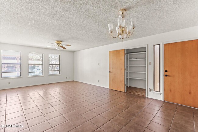 Foto del edificio - 7465 Stoney Hill Dr