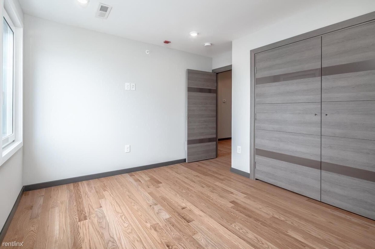 Foto principal - 2537 Montrose St