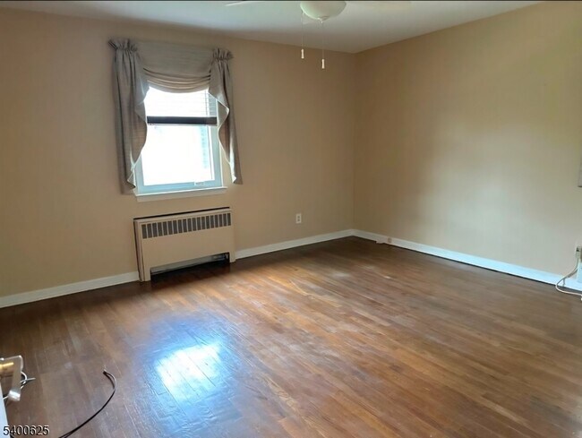 Foto del edificio - 12 Troy Dr