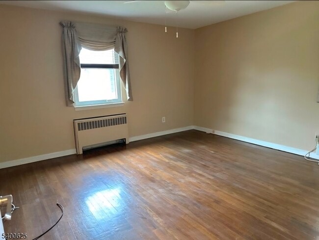 Building Photo - 12 Troy Dr