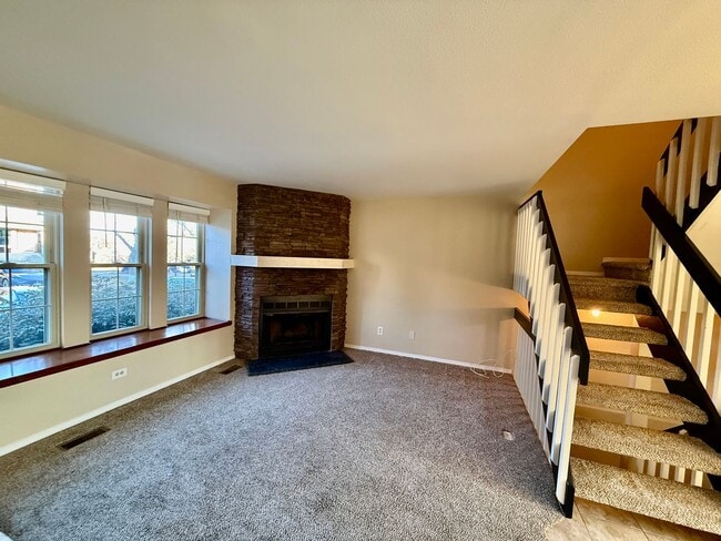 Building Photo - Beautifully Maintained 3 bedroom, 3.5 bath Home on West side