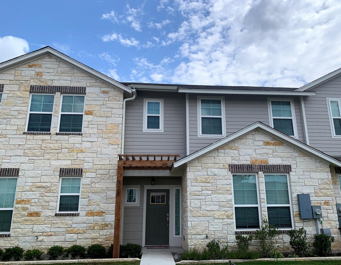 Foto principal - 728 Westfield Blvd