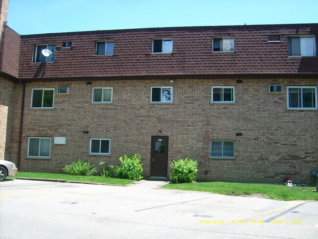 Foto del edificio - 107 E Dundee Rd