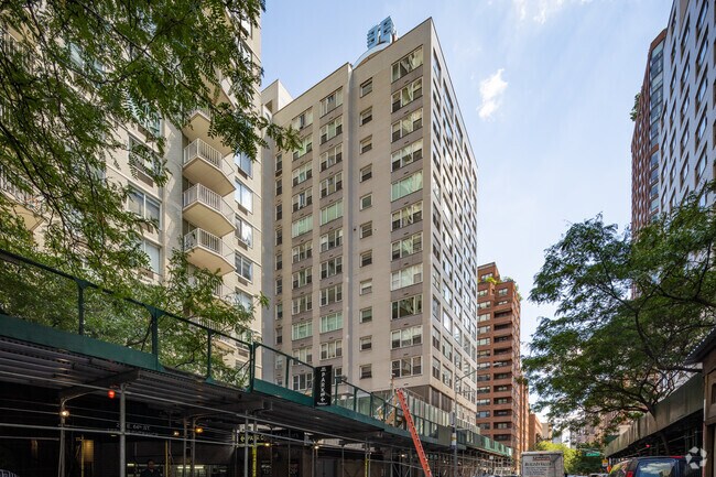 Building Photo - 250 E 65th St
