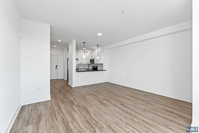 Building Photo - 520 Cliff Street Unit 223