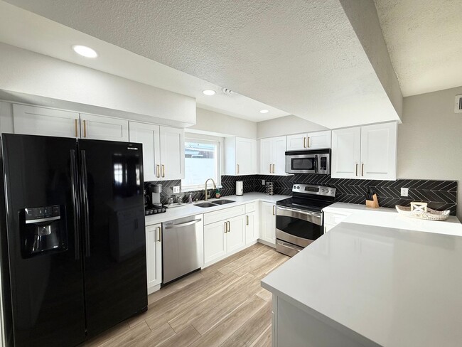 Building Photo - 3/BD 2/BA Home Near the Las Vegas Strip – ...